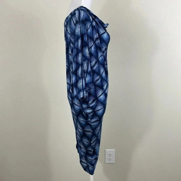 BCBGMAXAZRIA blue geometric print asymmetric midi dress size medium - Picture 3 of 8